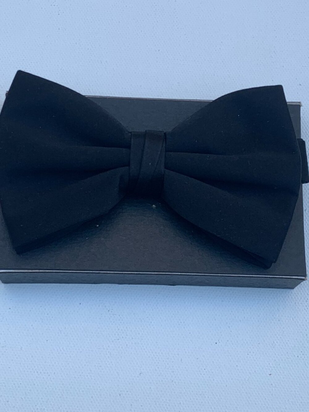 Men's Bowtie Pre-Tied Style Formal Satin Classic Bowtie for Tuxedo Parties